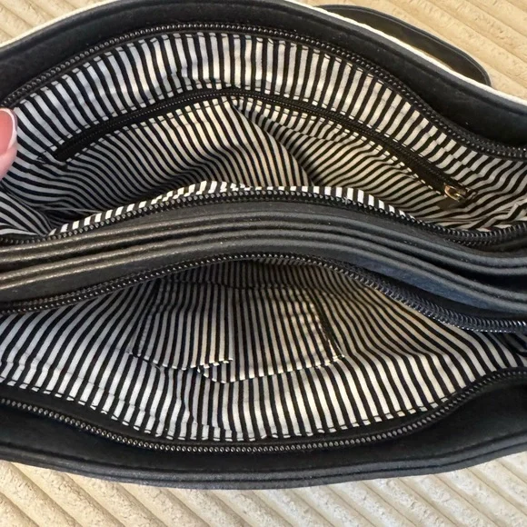 BNWOT | Parisian Leather Crossbody Bag - Picture 7 of 9